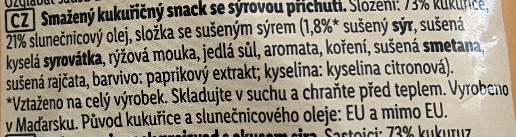 smažený kukuřičný snack se sýrovou príchuti